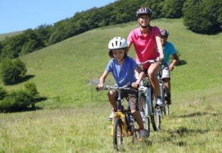  在谢里西骑自行车